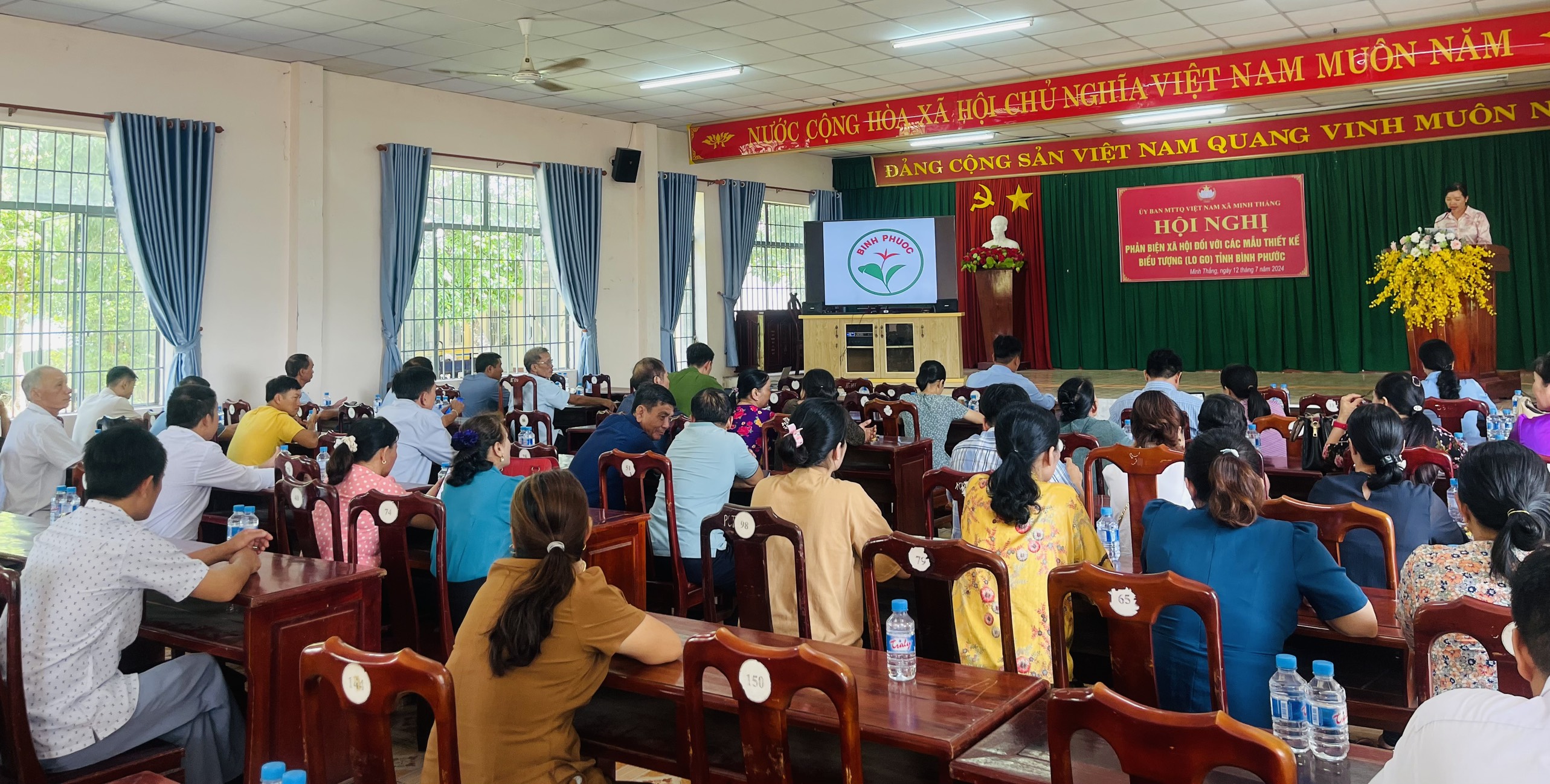 Minh Thắng lấy ý kiến phản biện xã hội đối với các mẫu thiết kế biểu tượng (lo go) tỉnh Bình Phước